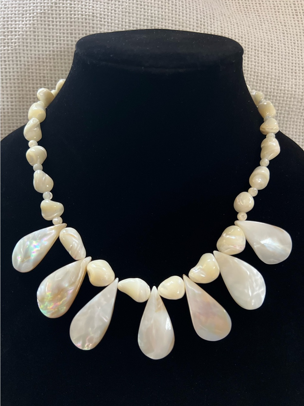 Elegant Vintage Mother-of-Pearl Teardrop Necklace/Resort Wear/Beach Wedding EUC